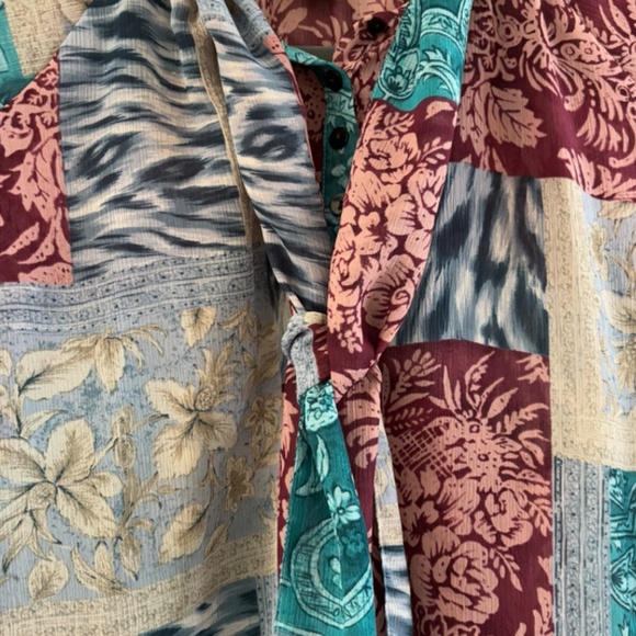 Coldwater Creek Women's SZ S Maroon Blue Cream Blouse Front 1/2 Button w/ Tie - Picture 8 of 13